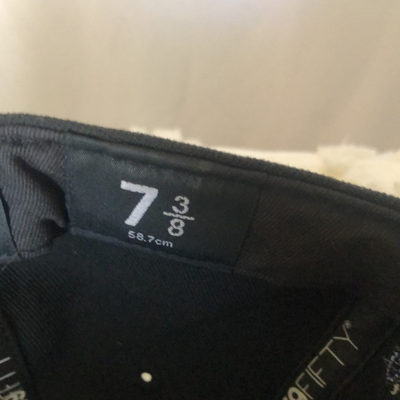 NEW ERA black fitted Toronto Blue Jays baseball cap. Size 7 3/8. - Picture 12 of 14